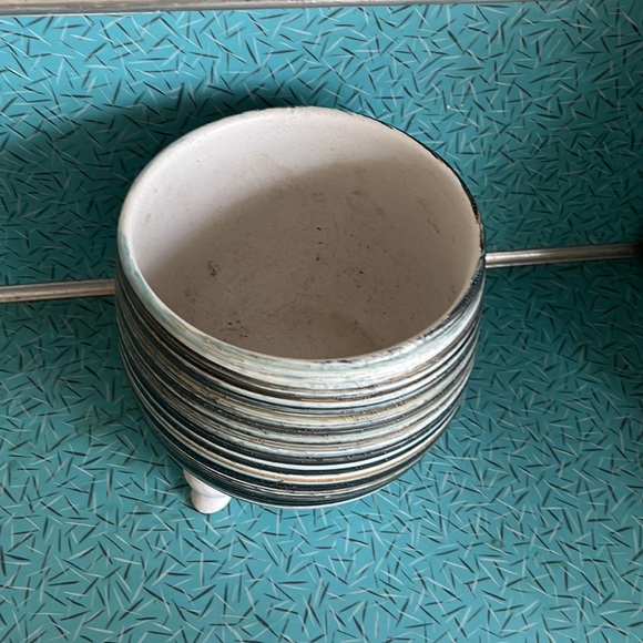 Modern Pot - Picture 2 of 3